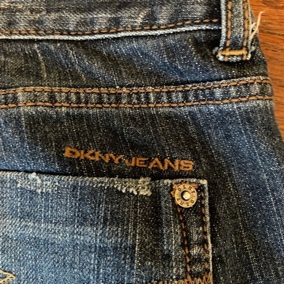 DKNY Women's Petite Medium Wash Skinny Tapered Leg Jeans Size 2L Mid Rise - Picture 7 of 10